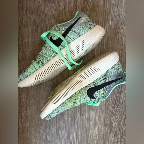 Nike Women's Lime and Gray Athletic Shoes - Picture 2 of 5